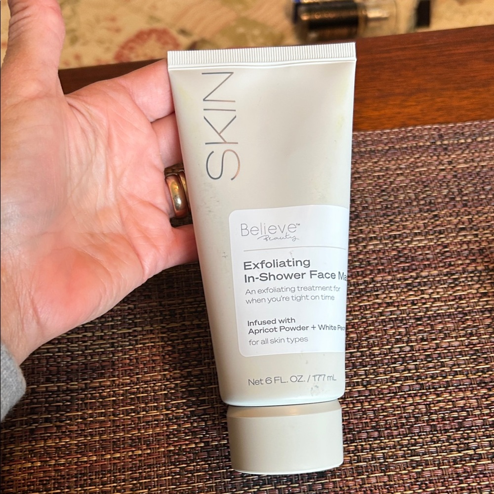 Exfoliating Face Mask - White